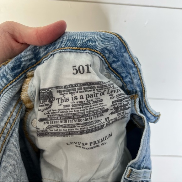 Levi’s 501 Cropped Straight Leg Jeans Montgomery Baked Light Wash - Picture 4 of 8